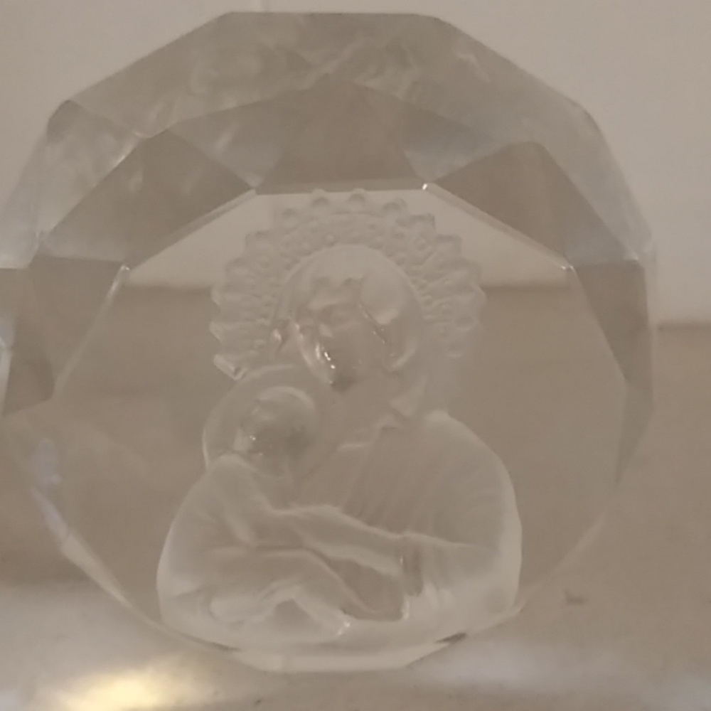 Vintage collectible crystal Maria and baby Jesus